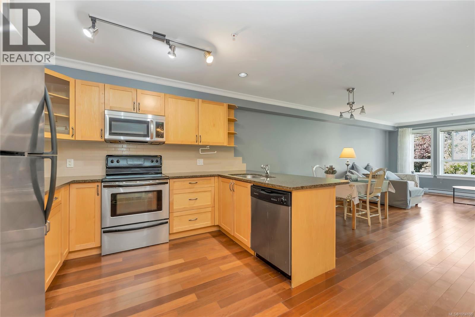 203 1514 Church Ave, Saanich