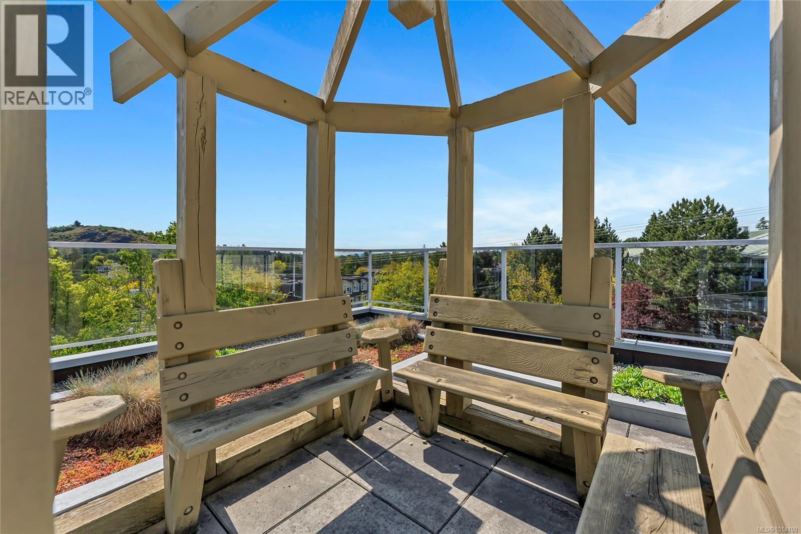 203 1514 Church Ave, Saanich