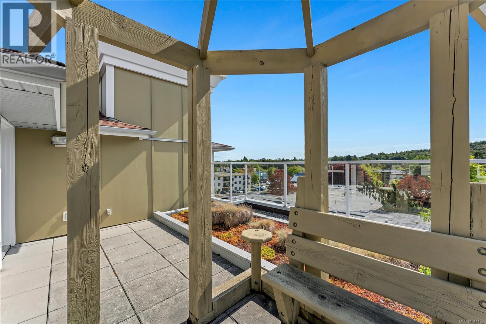 203 1514 Church Ave, Saanich