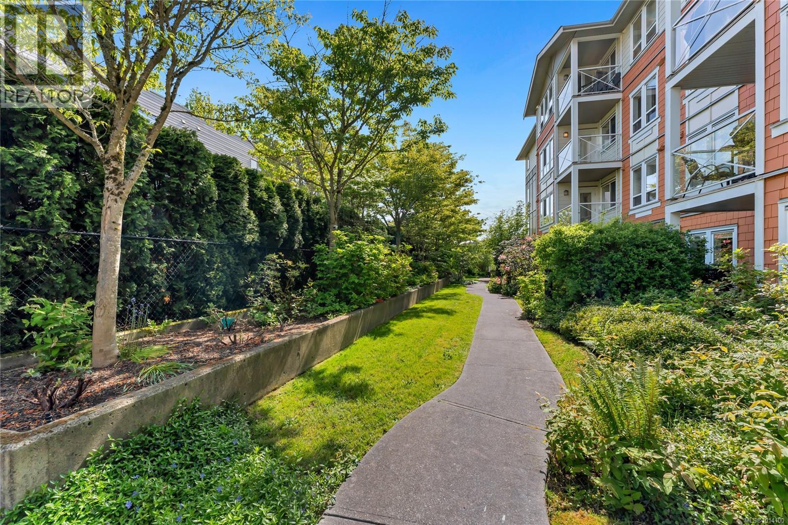 203 1514 Church Ave, Saanich
