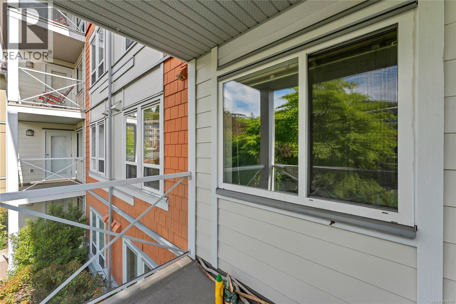 203 1514 Church Ave, Saanich
