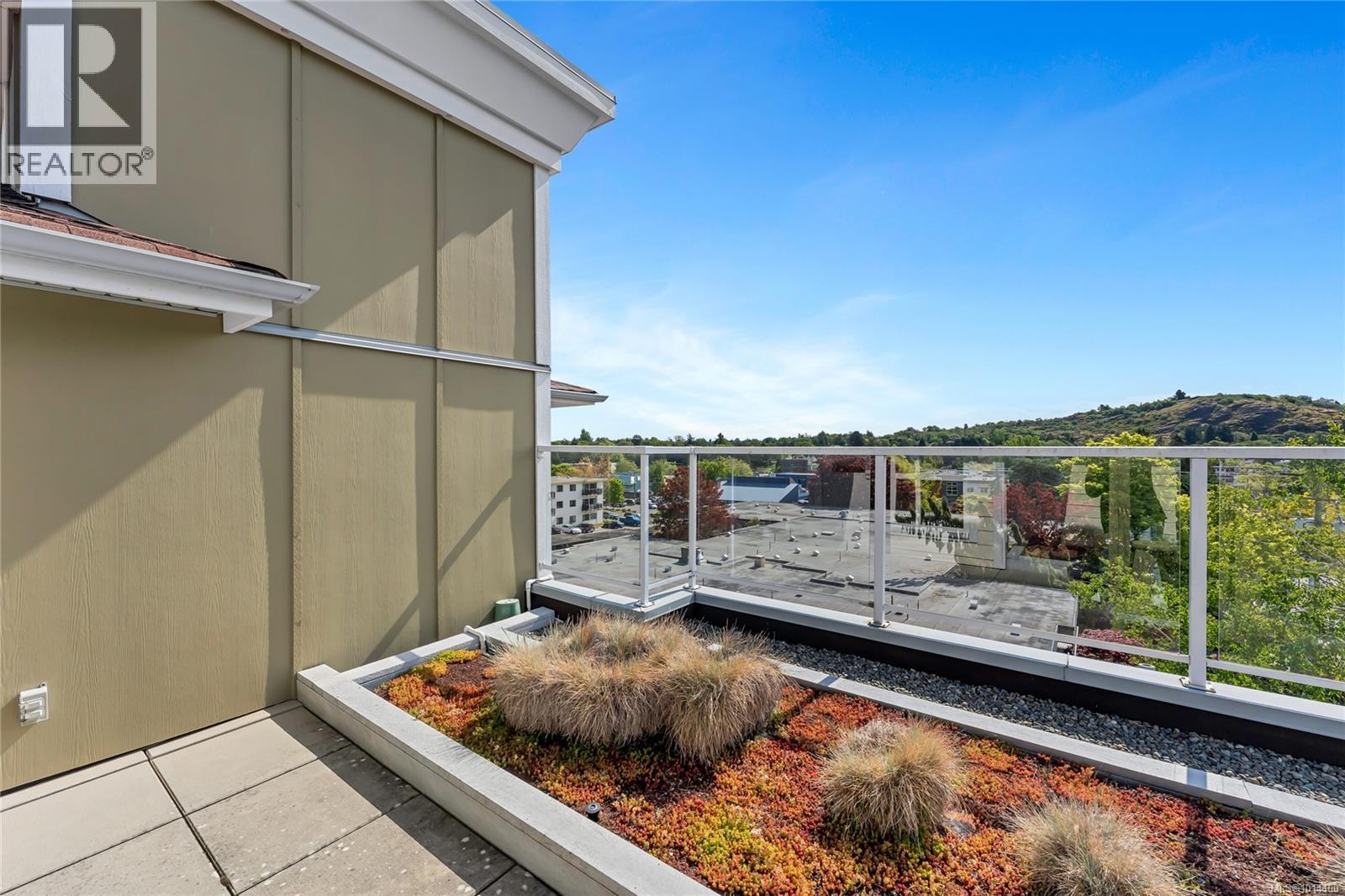 203 1514 Church Ave, Saanich