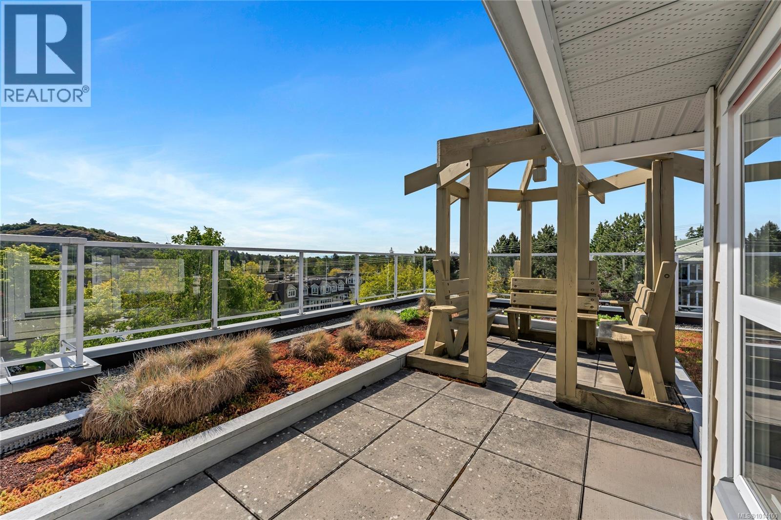 203 1514 Church Ave, Saanich