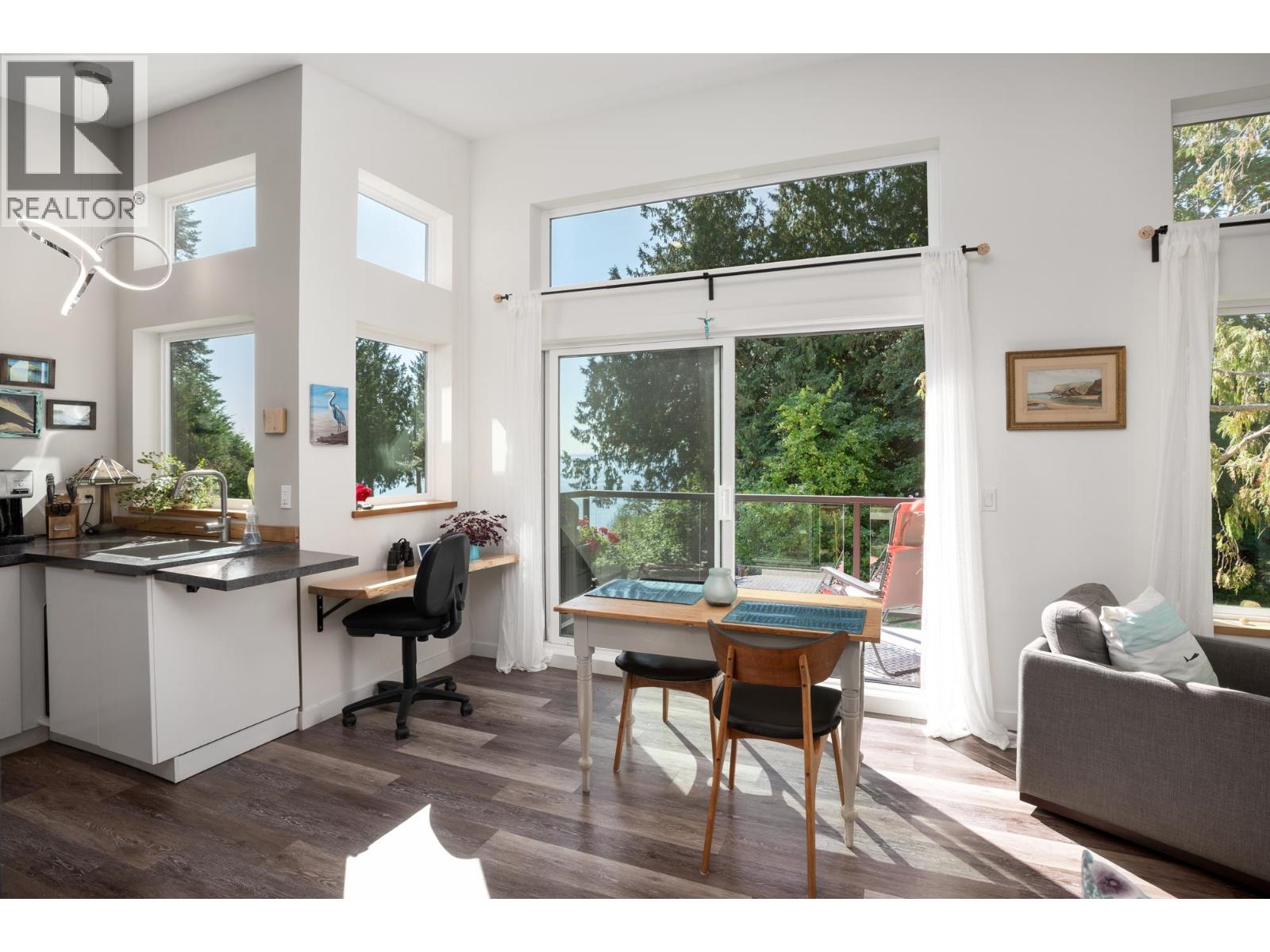 7835 REDROOFFS ROAD, Halfmoon Bay