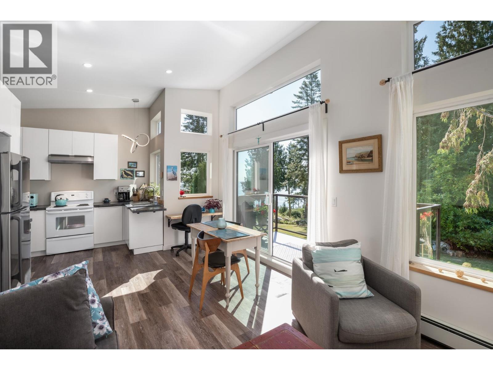 7835 REDROOFFS ROAD, Halfmoon Bay