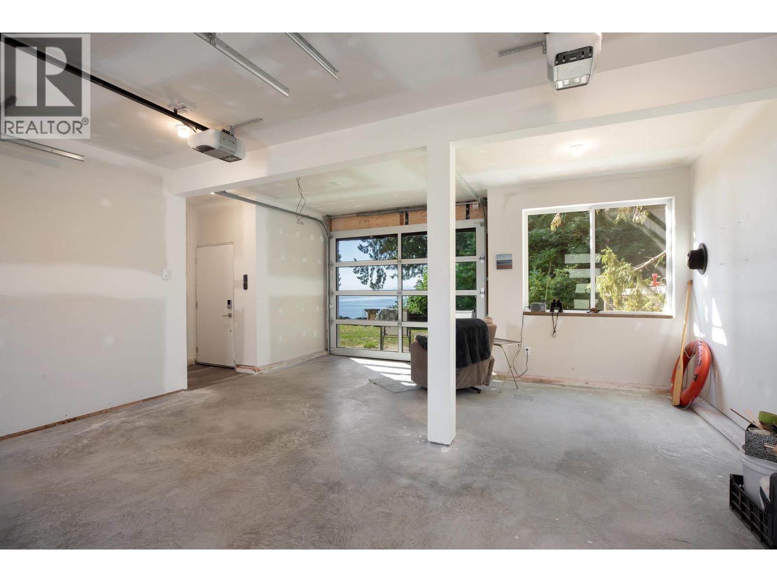 7835 REDROOFFS ROAD, Halfmoon Bay