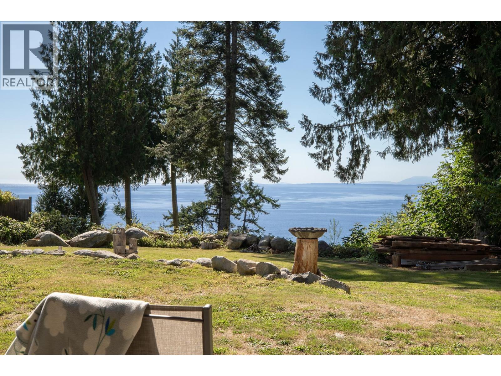 7835 REDROOFFS ROAD, Halfmoon Bay