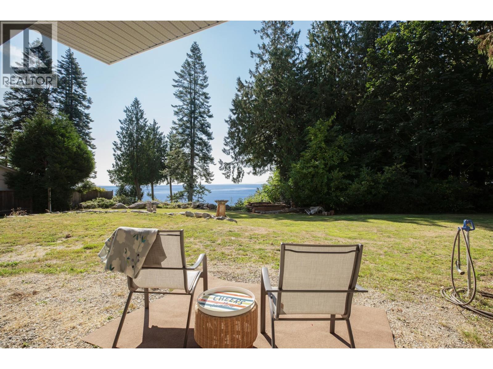7835 REDROOFFS ROAD, Halfmoon Bay