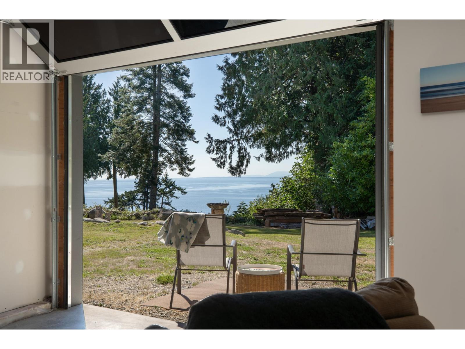 7835 REDROOFFS ROAD, Halfmoon Bay