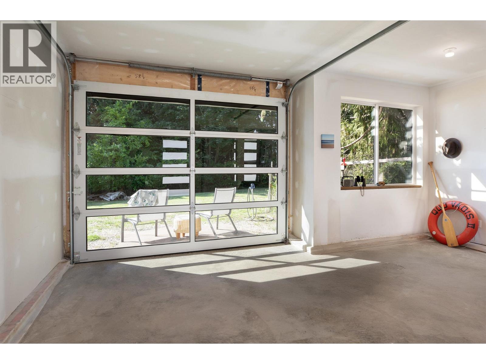 7835 REDROOFFS ROAD, Halfmoon Bay