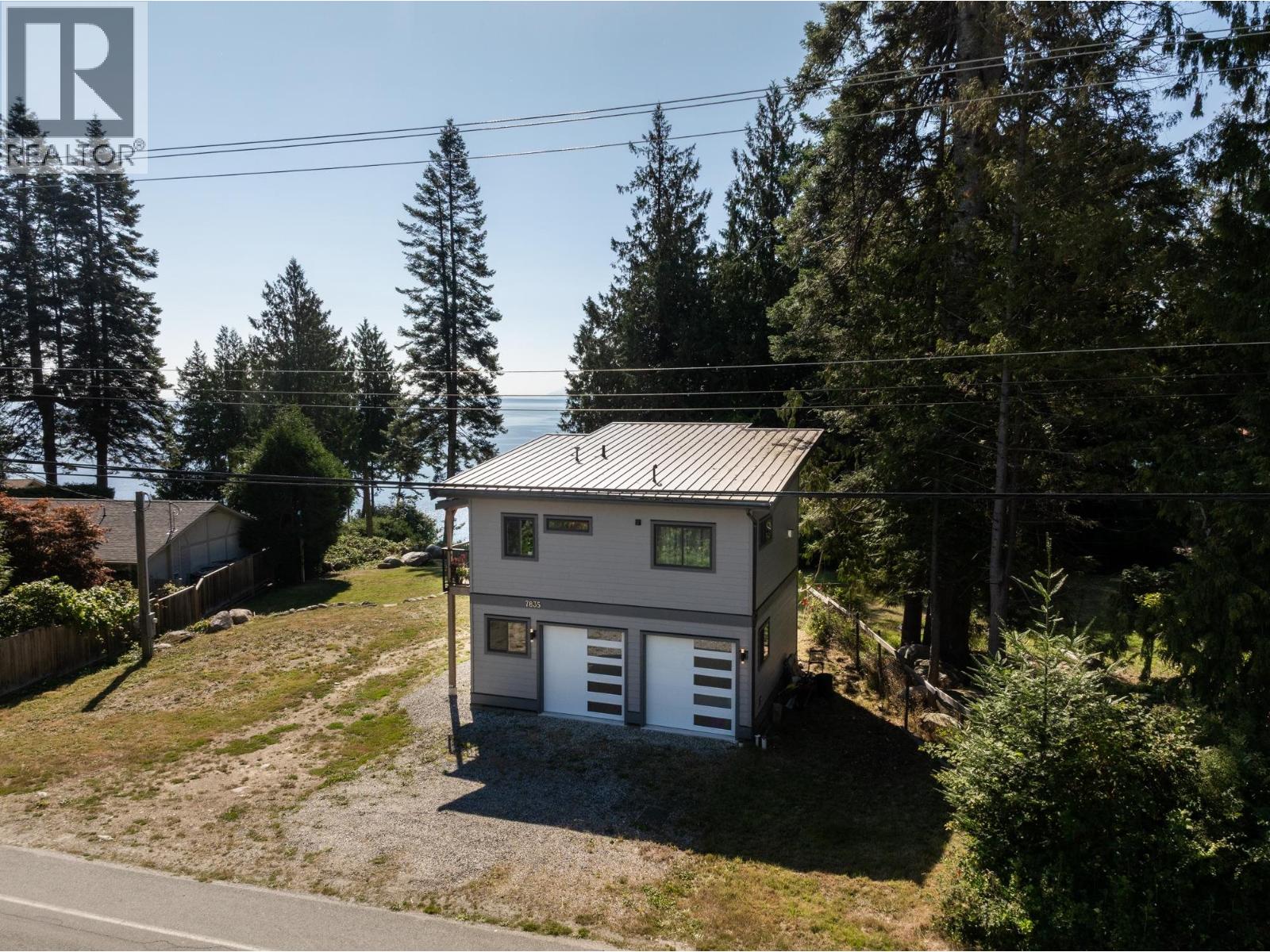 7835 REDROOFFS ROAD, Halfmoon Bay