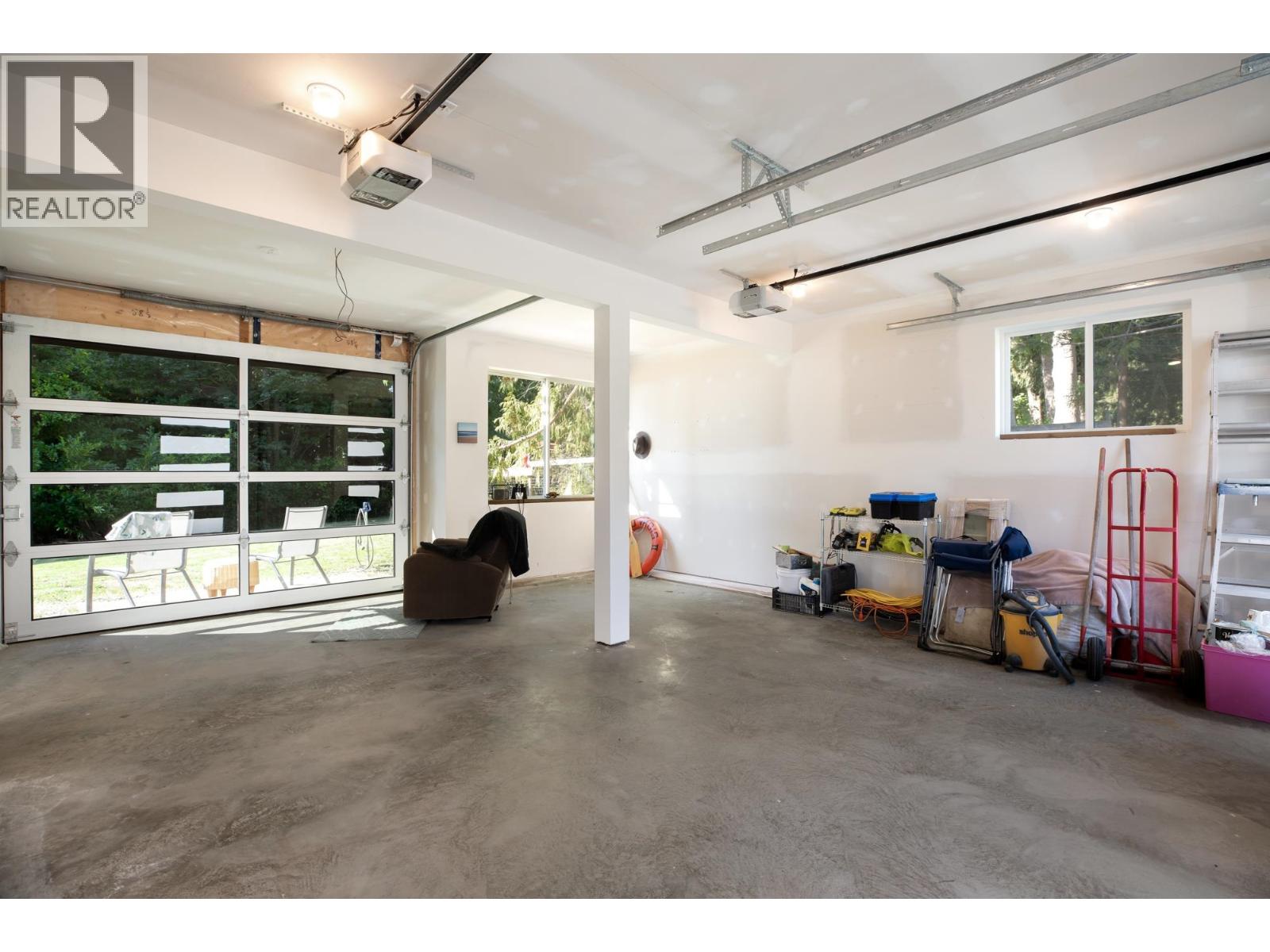 7835 REDROOFFS ROAD, Halfmoon Bay
