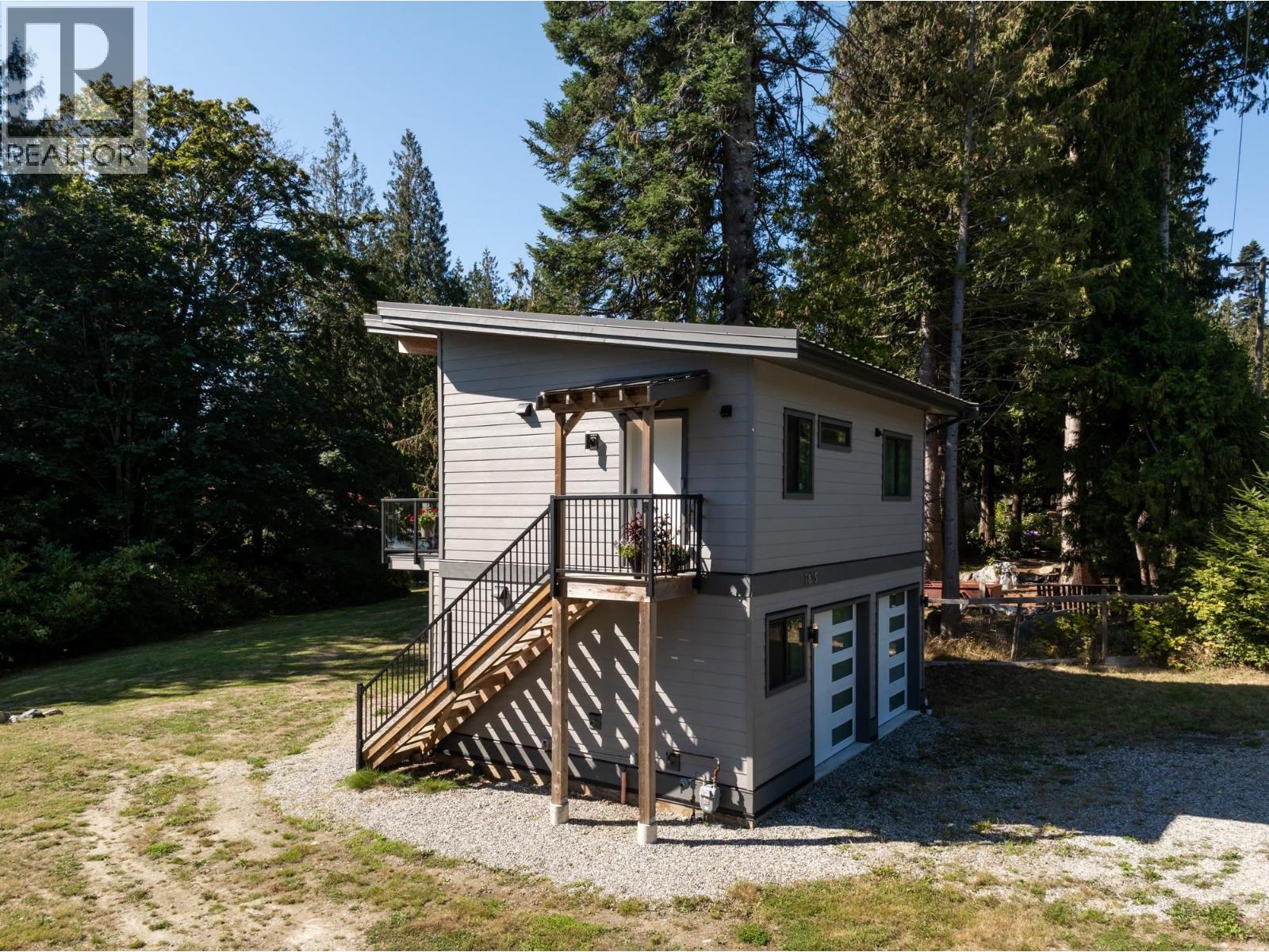 7835 REDROOFFS ROAD, Halfmoon Bay