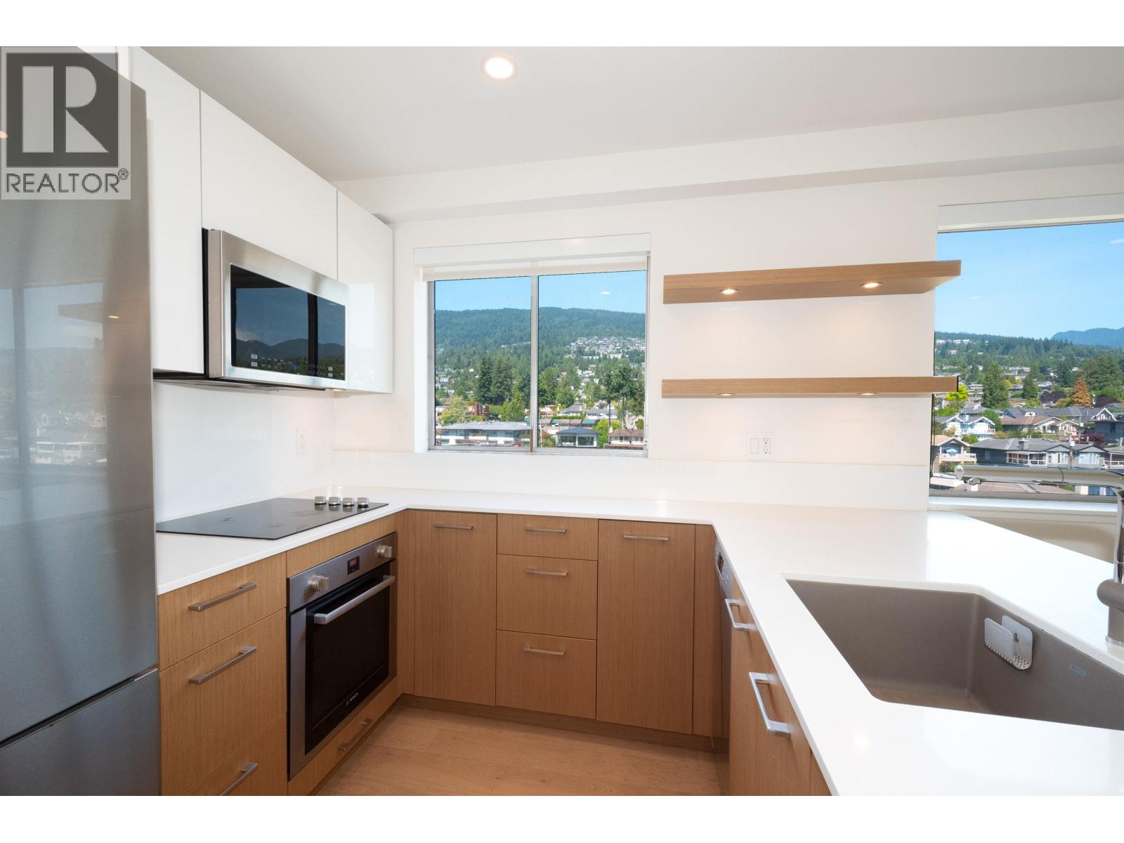 708 150 24TH STREET, West Vancouver