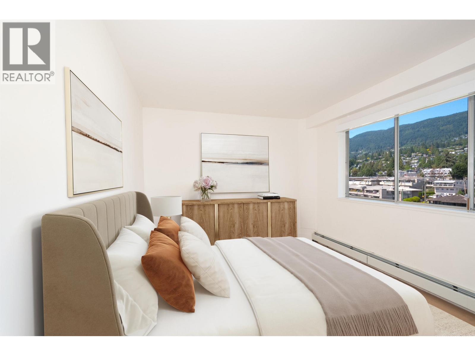 708 150 24TH STREET, West Vancouver