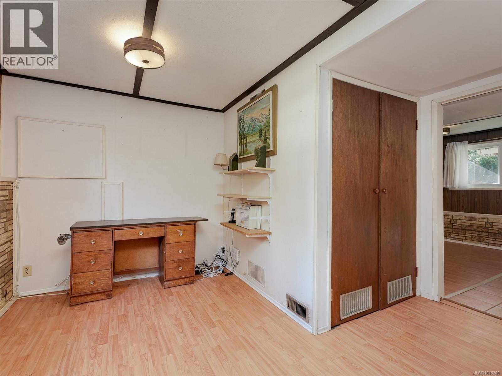  915 Rowils Crescent, Langford