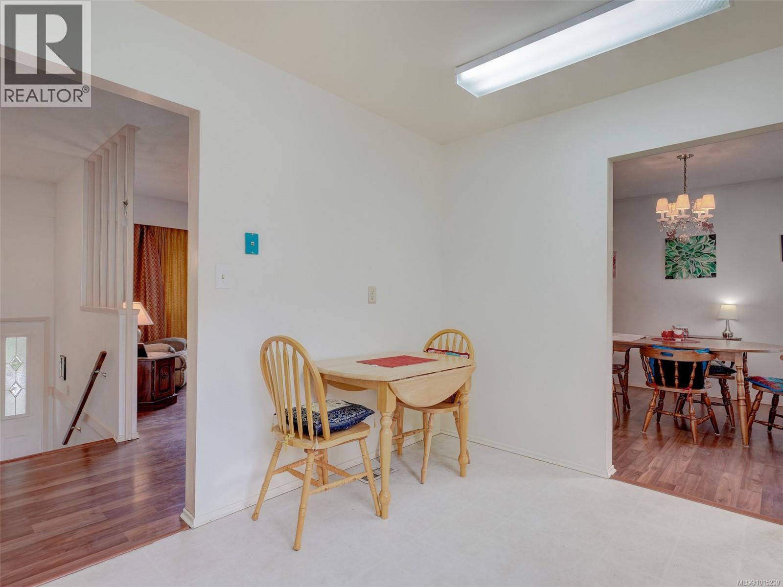  915 Rowils Crescent, Langford