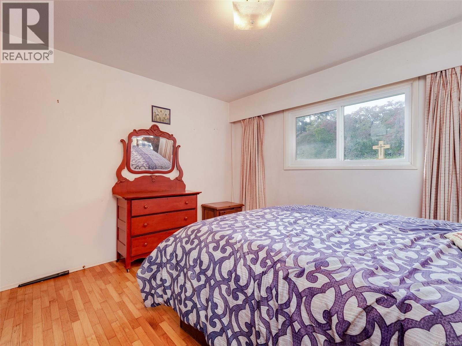  915 Rowils Crescent, Langford