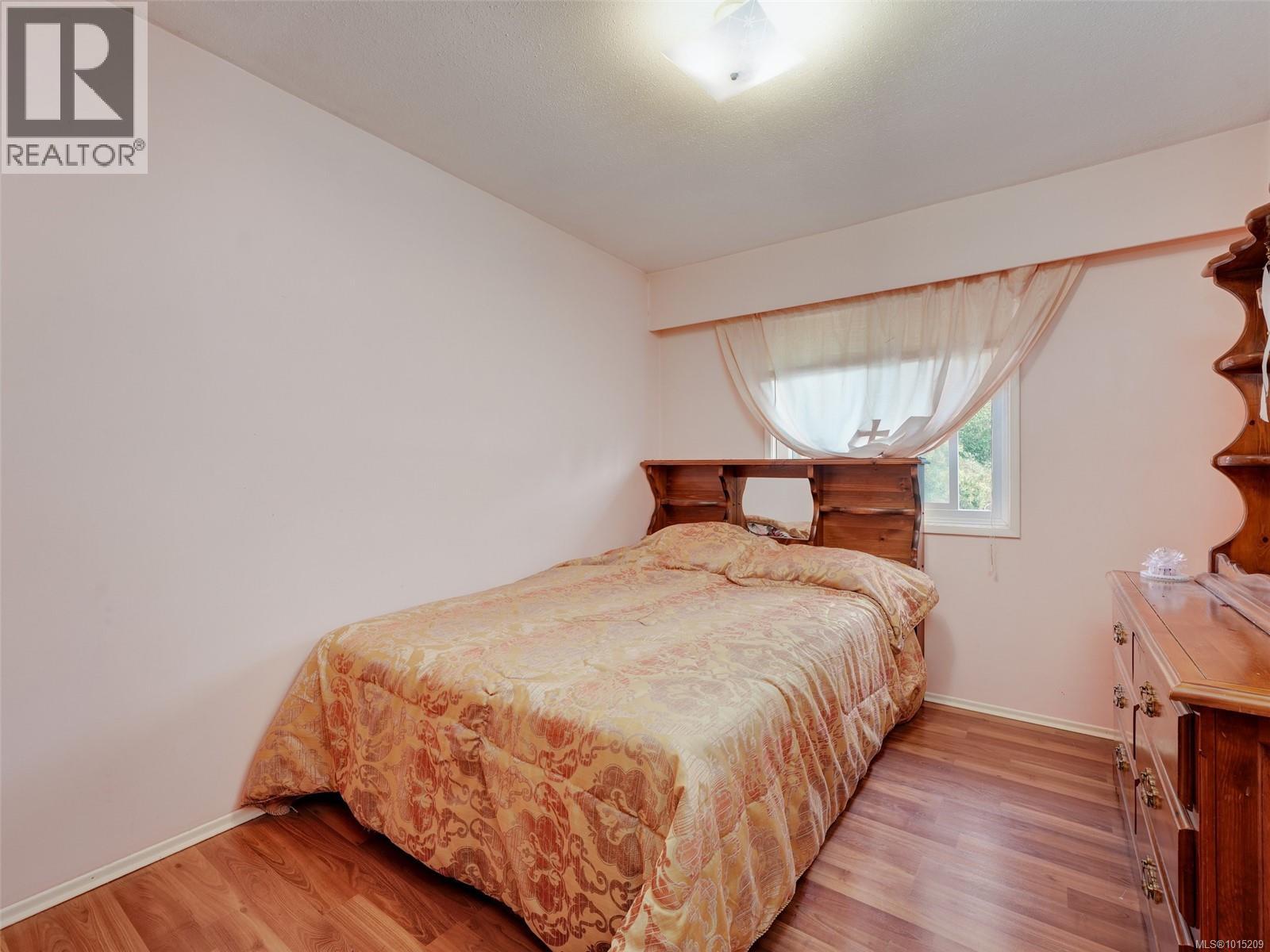  915 Rowils Crescent, Langford