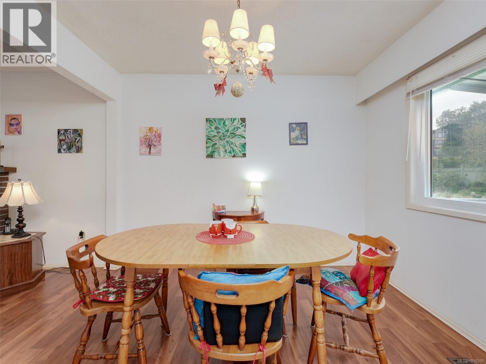  915 Rowils Crescent, Langford