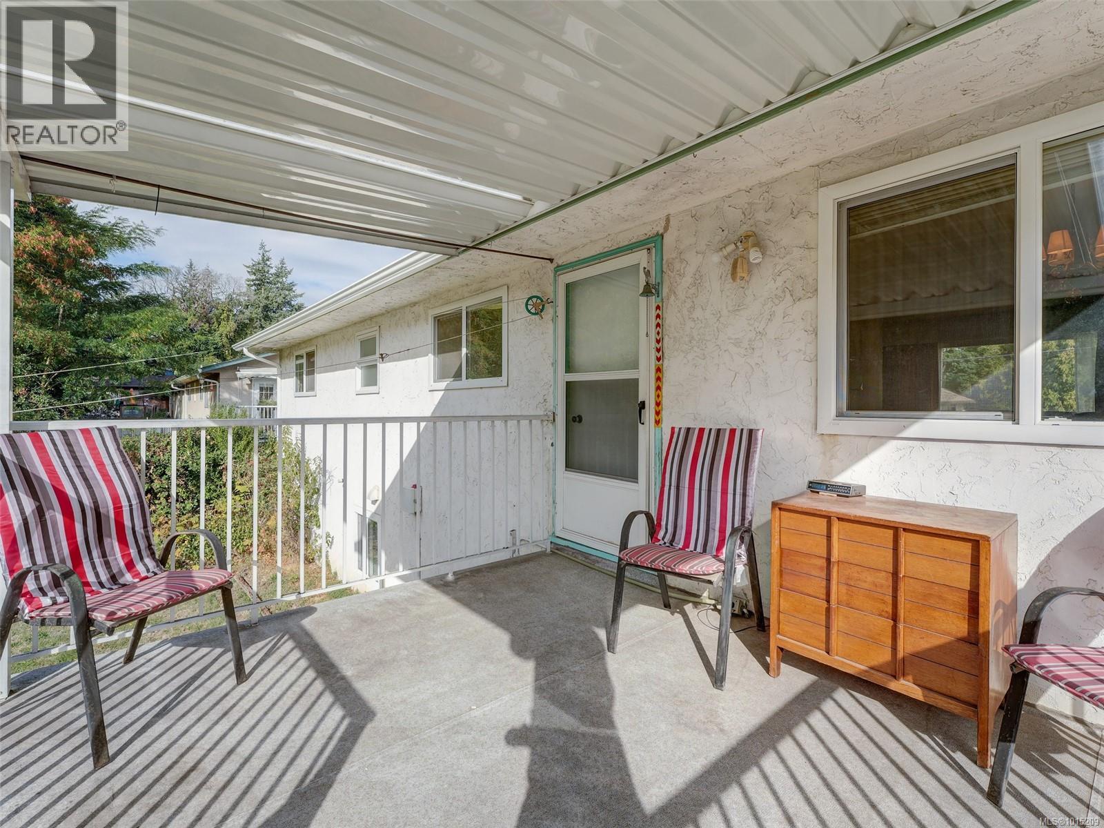  915 Rowils Crescent, Langford