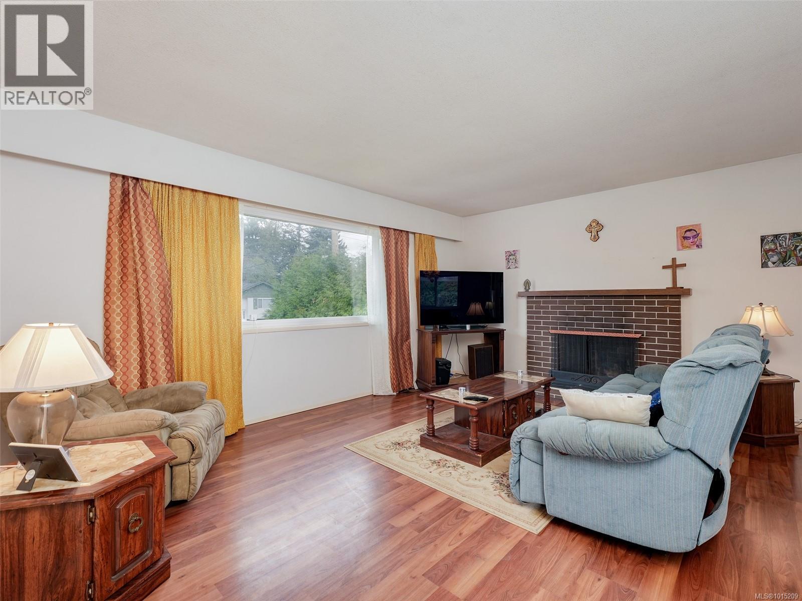  915 Rowils Crescent, Langford