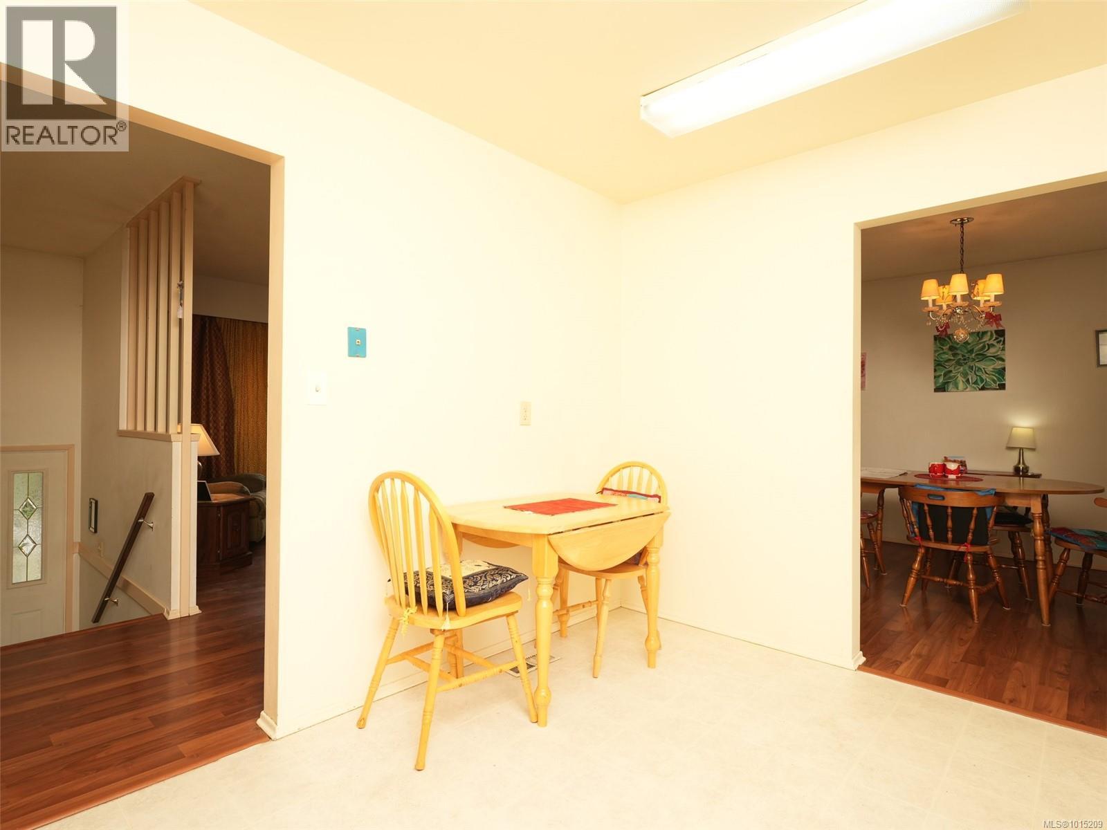  915 Rowils Crescent, Langford