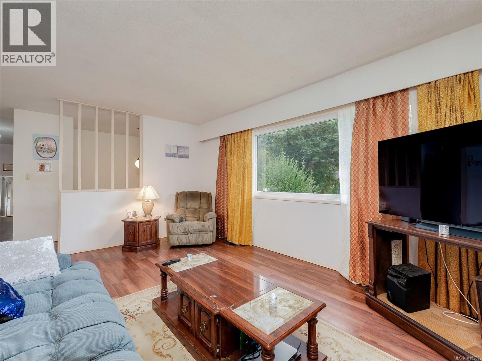  915 Rowils Crescent, Langford