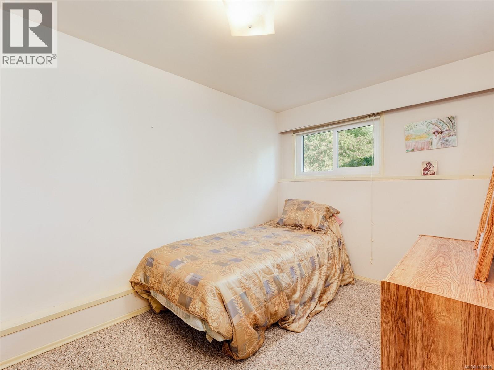  915 Rowils Crescent, Langford