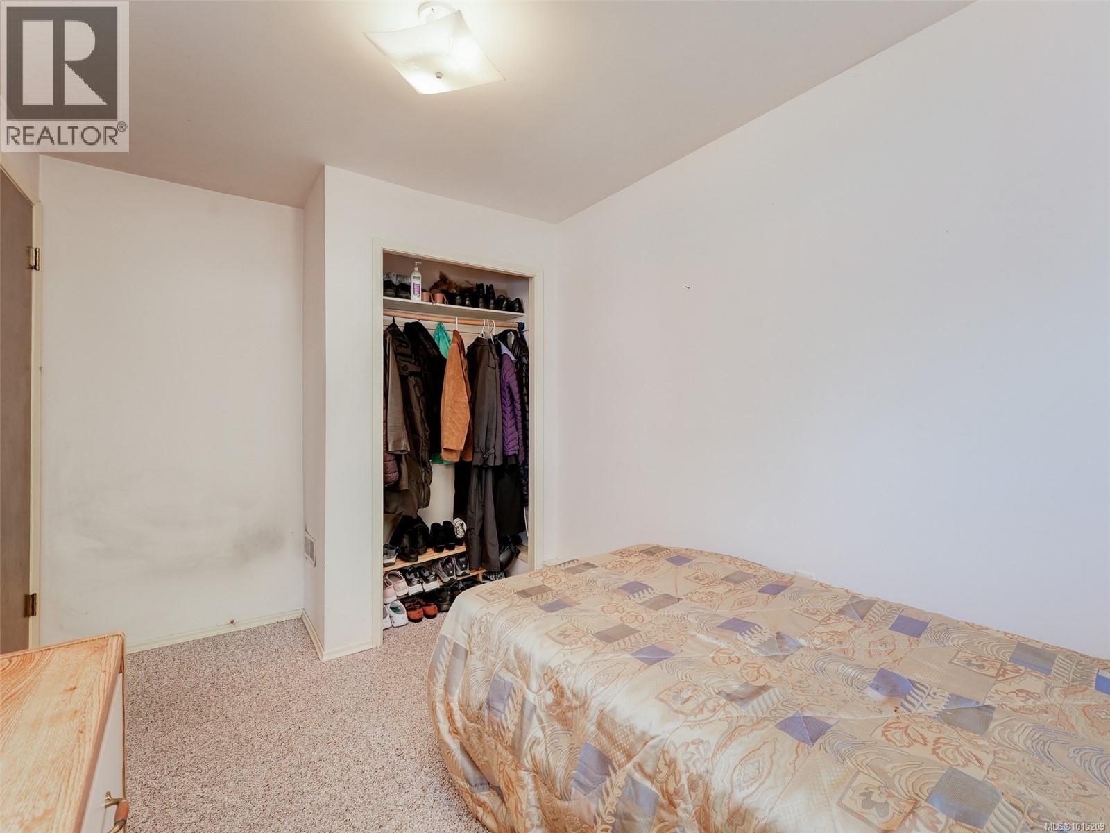  915 Rowils Crescent, Langford
