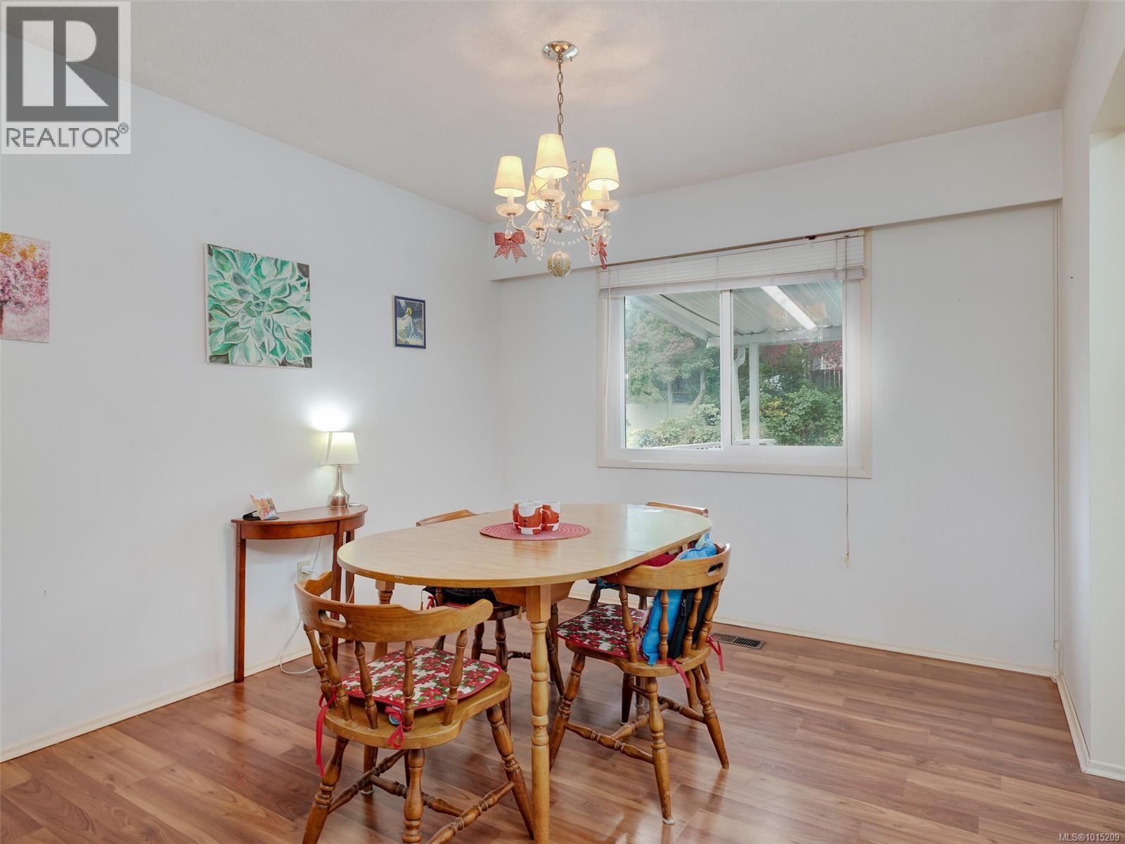  915 Rowils Crescent, Langford