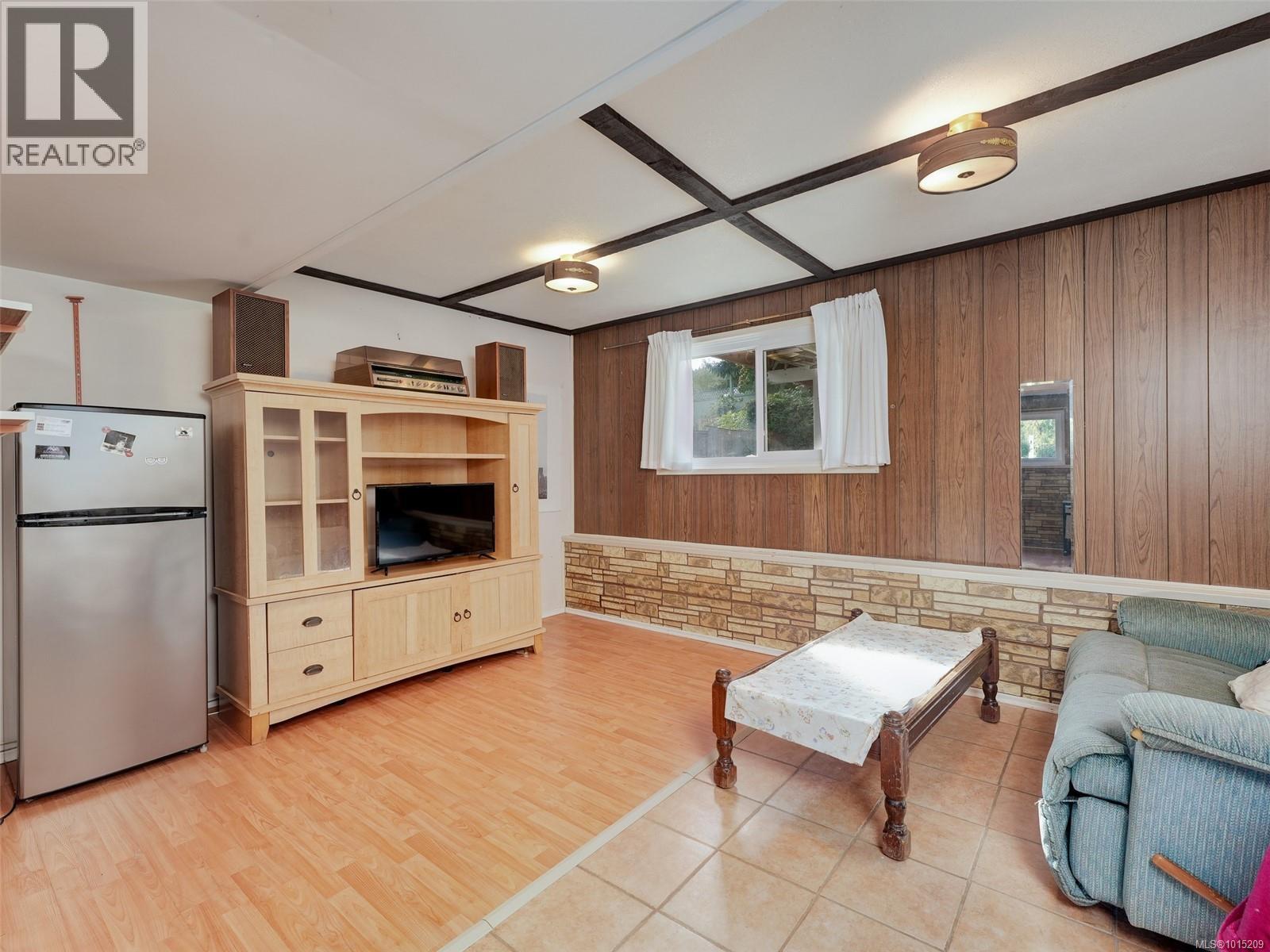  915 Rowils Crescent, Langford