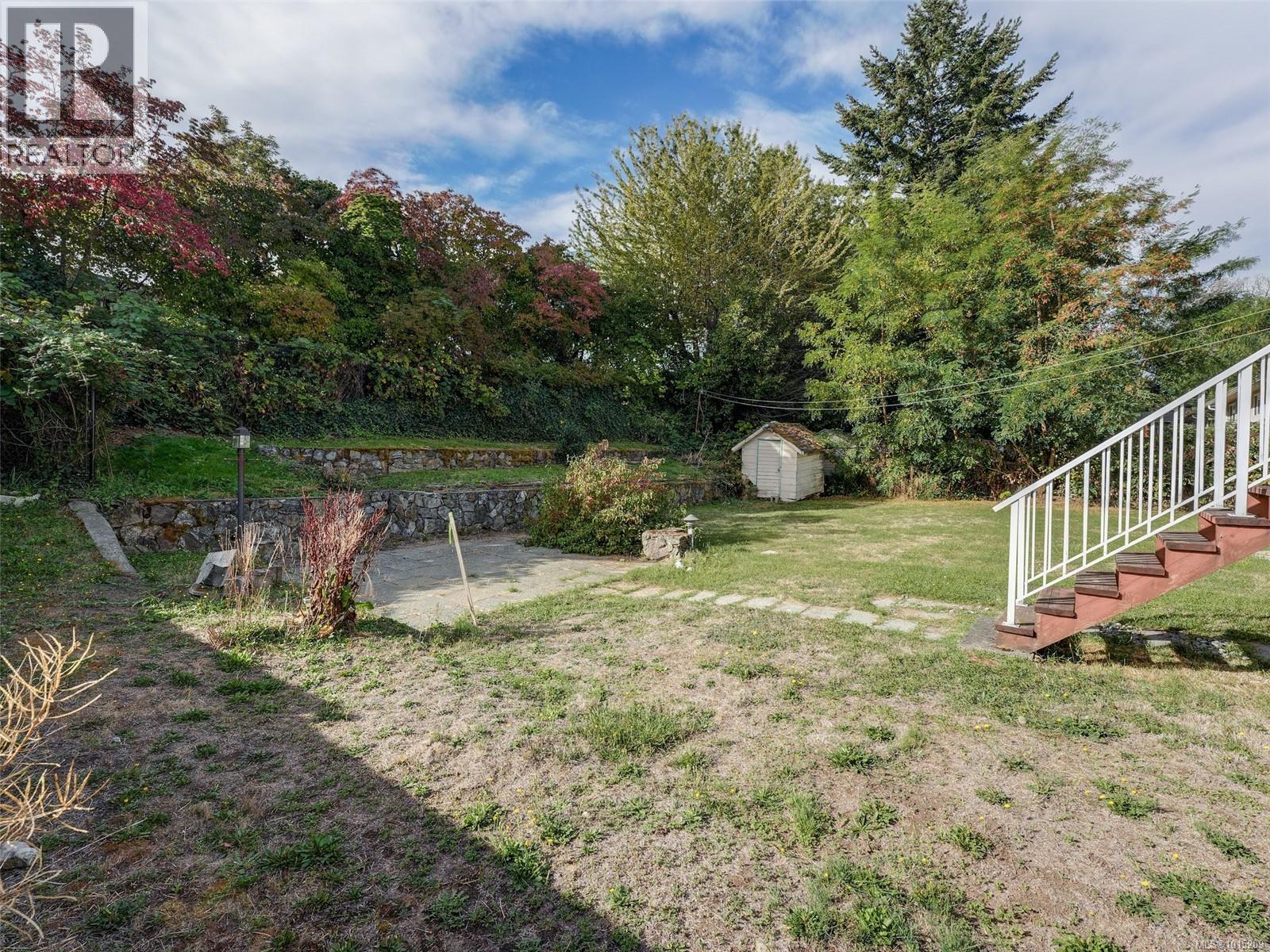  915 Rowils Crescent, Langford