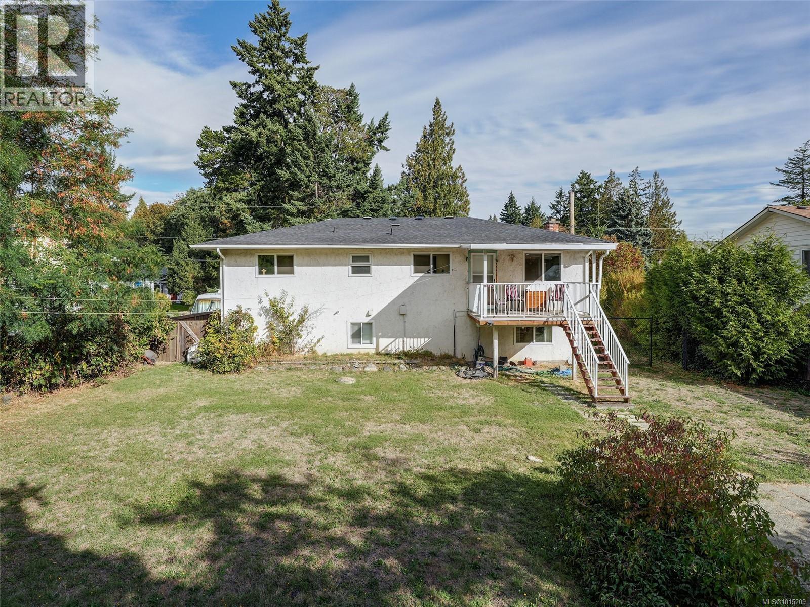  915 Rowils Crescent, Langford
