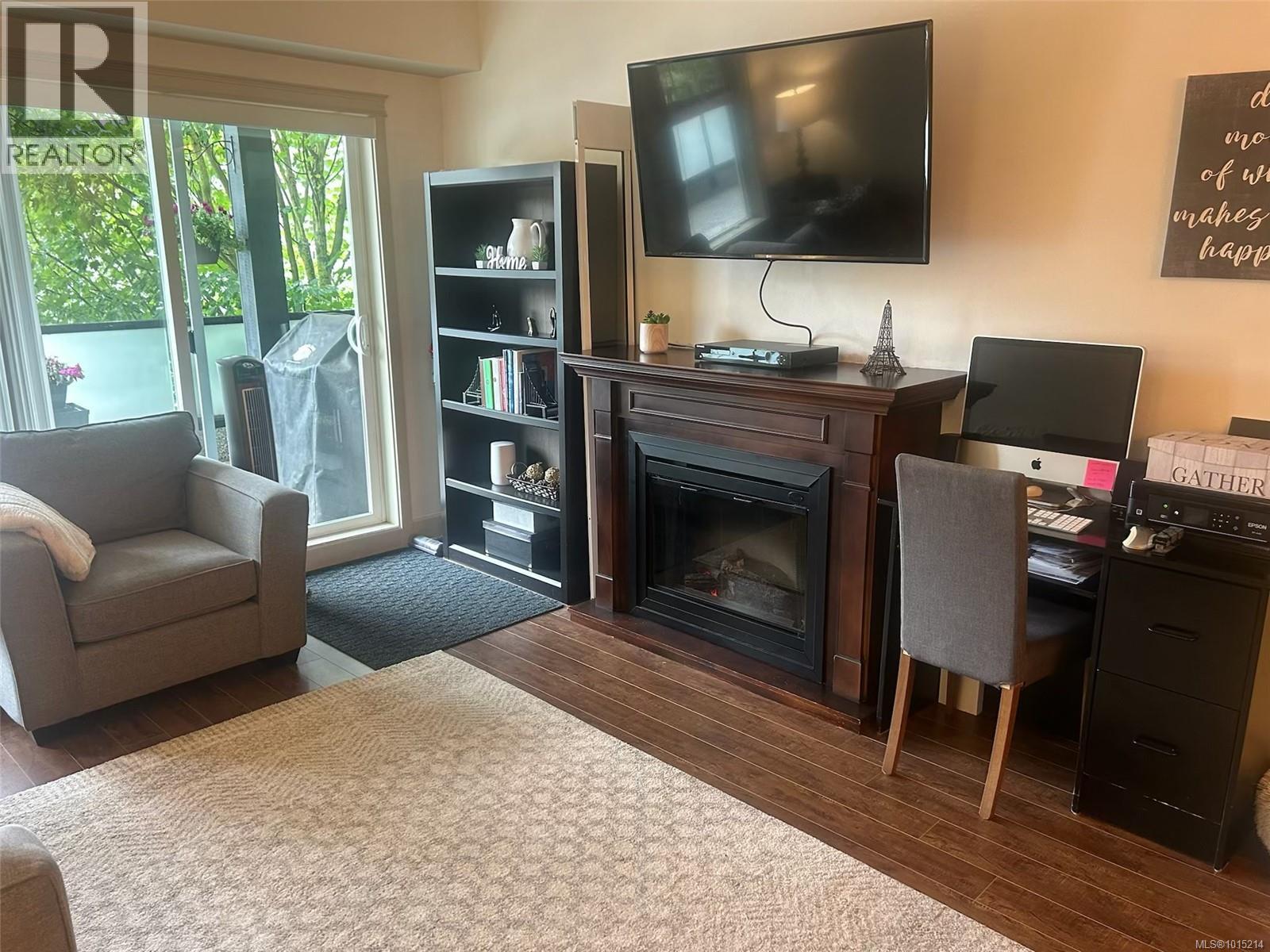 203 2881 Peatt Road, Langford
