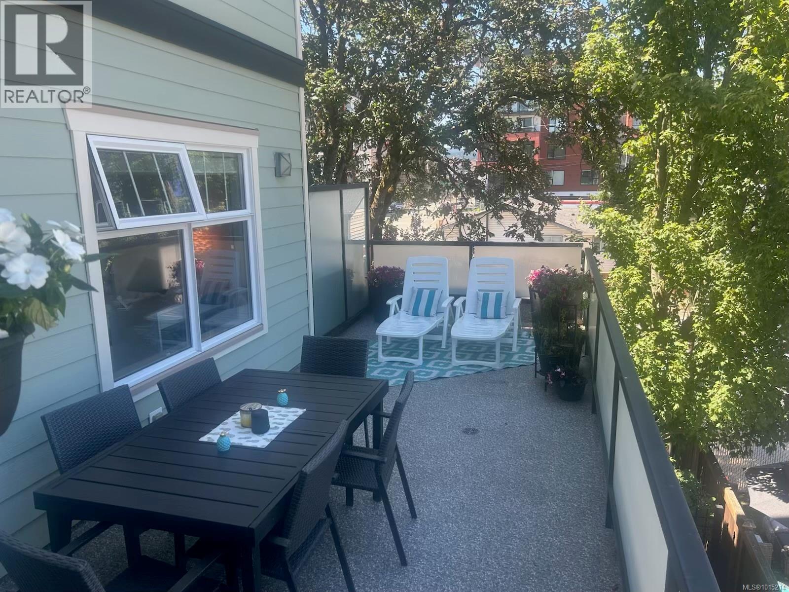 203 2881 Peatt Road, Langford