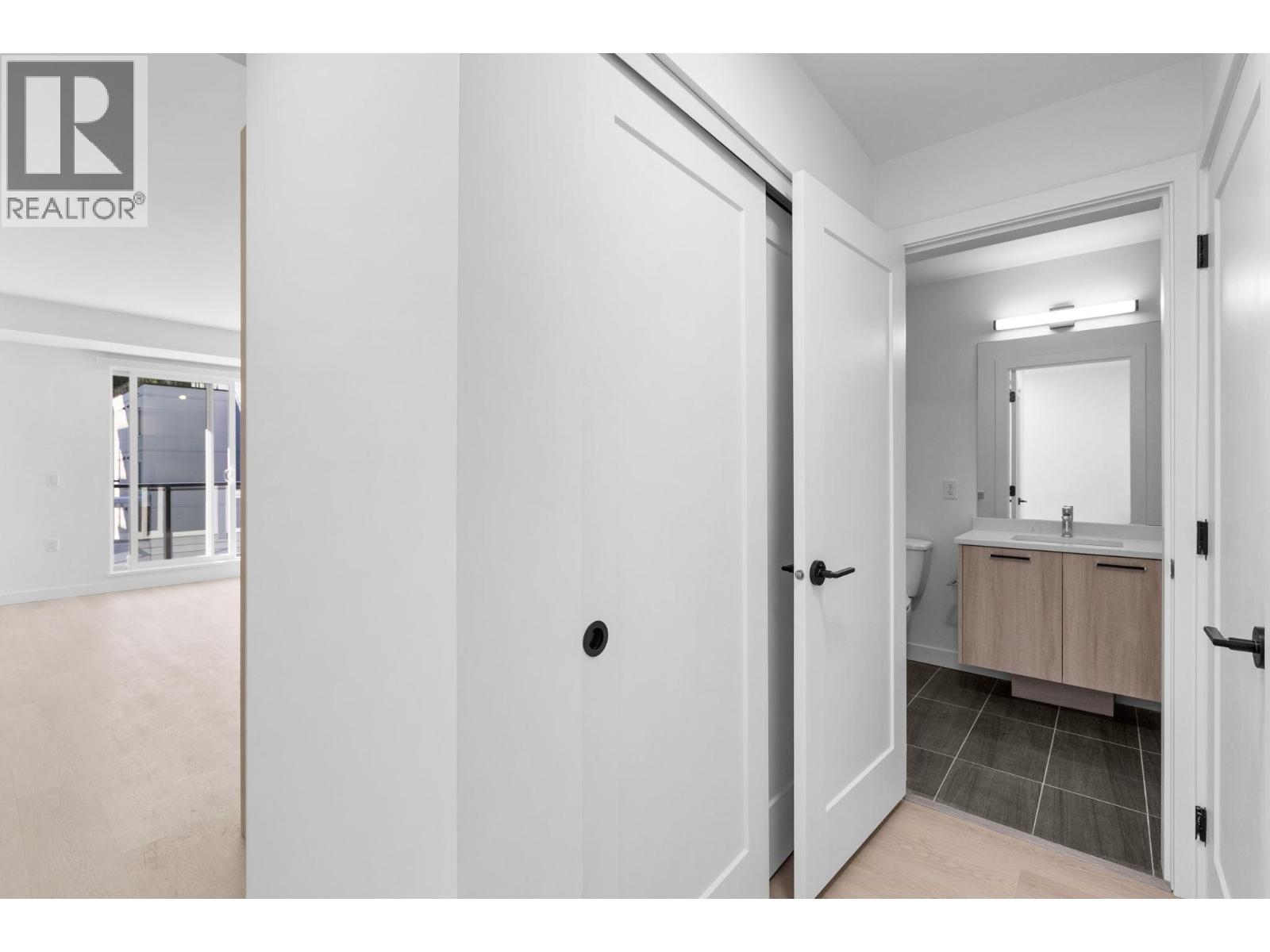 206 2002 ST. GEORGE STREET, Port Moody