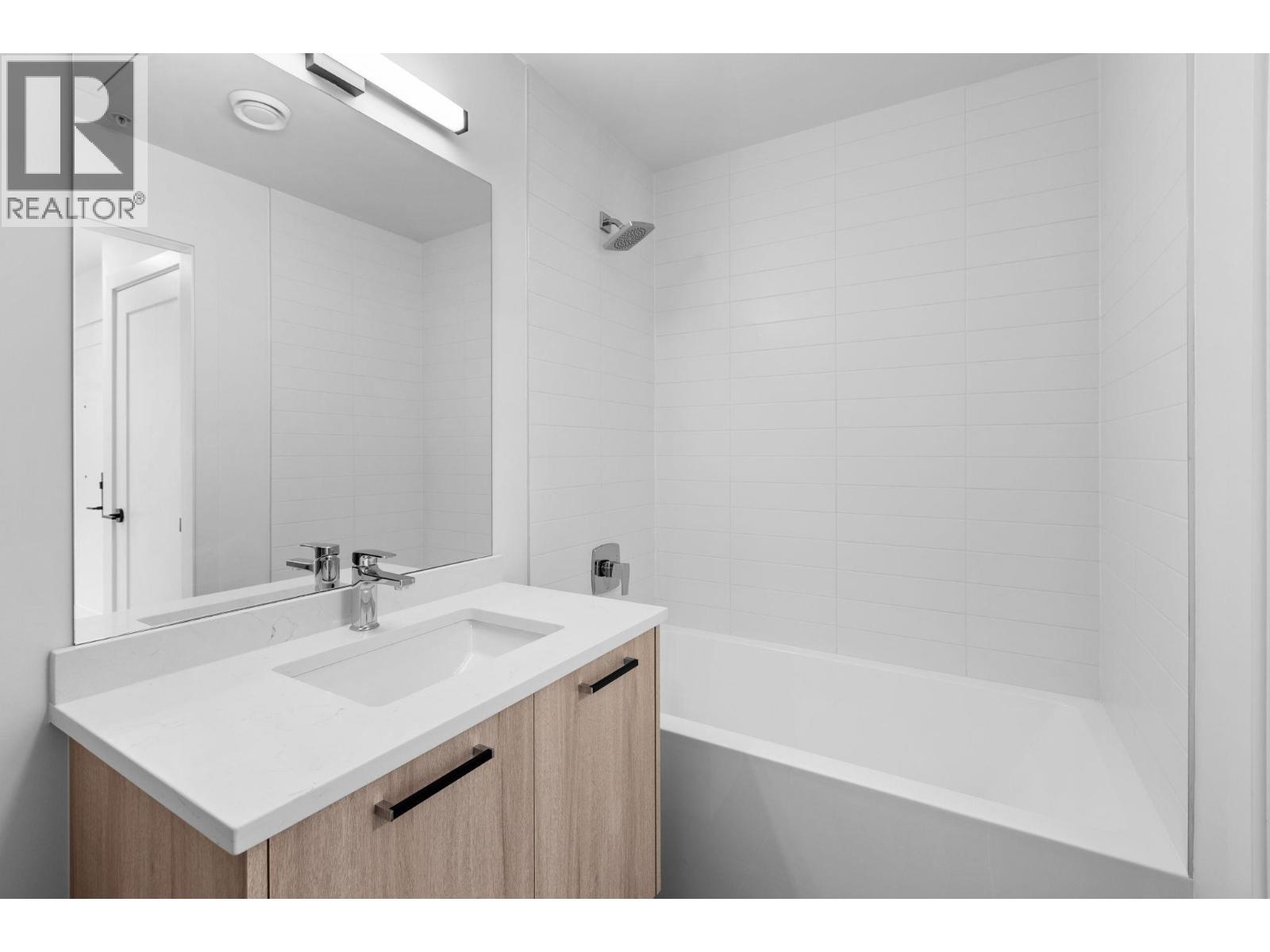 206 2002 ST. GEORGE STREET, Port Moody