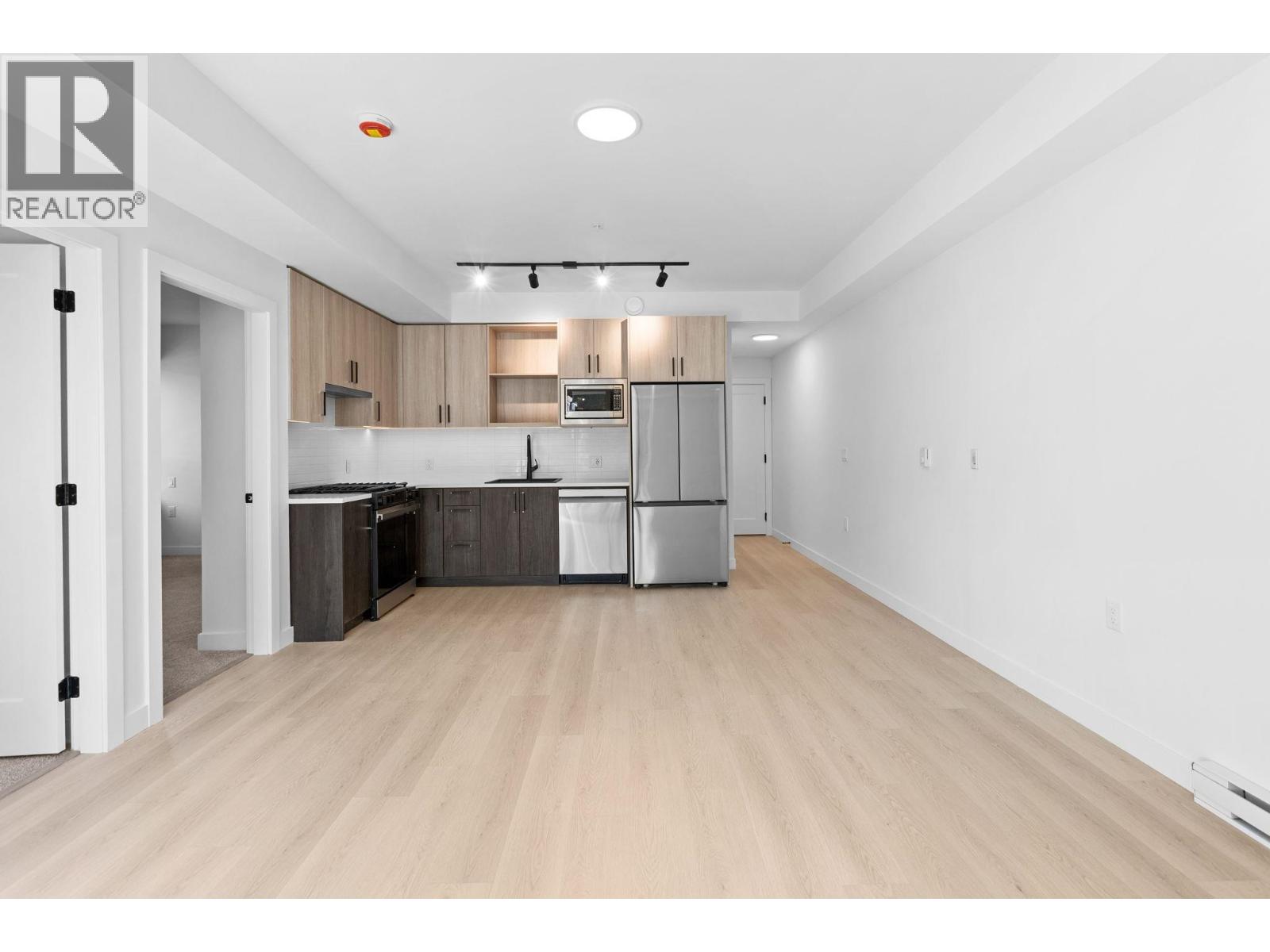 206 2002 ST. GEORGE STREET, Port Moody