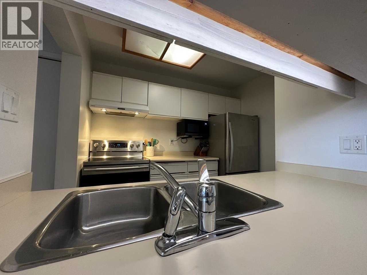 103 3 K DE K COURT, New Westminster