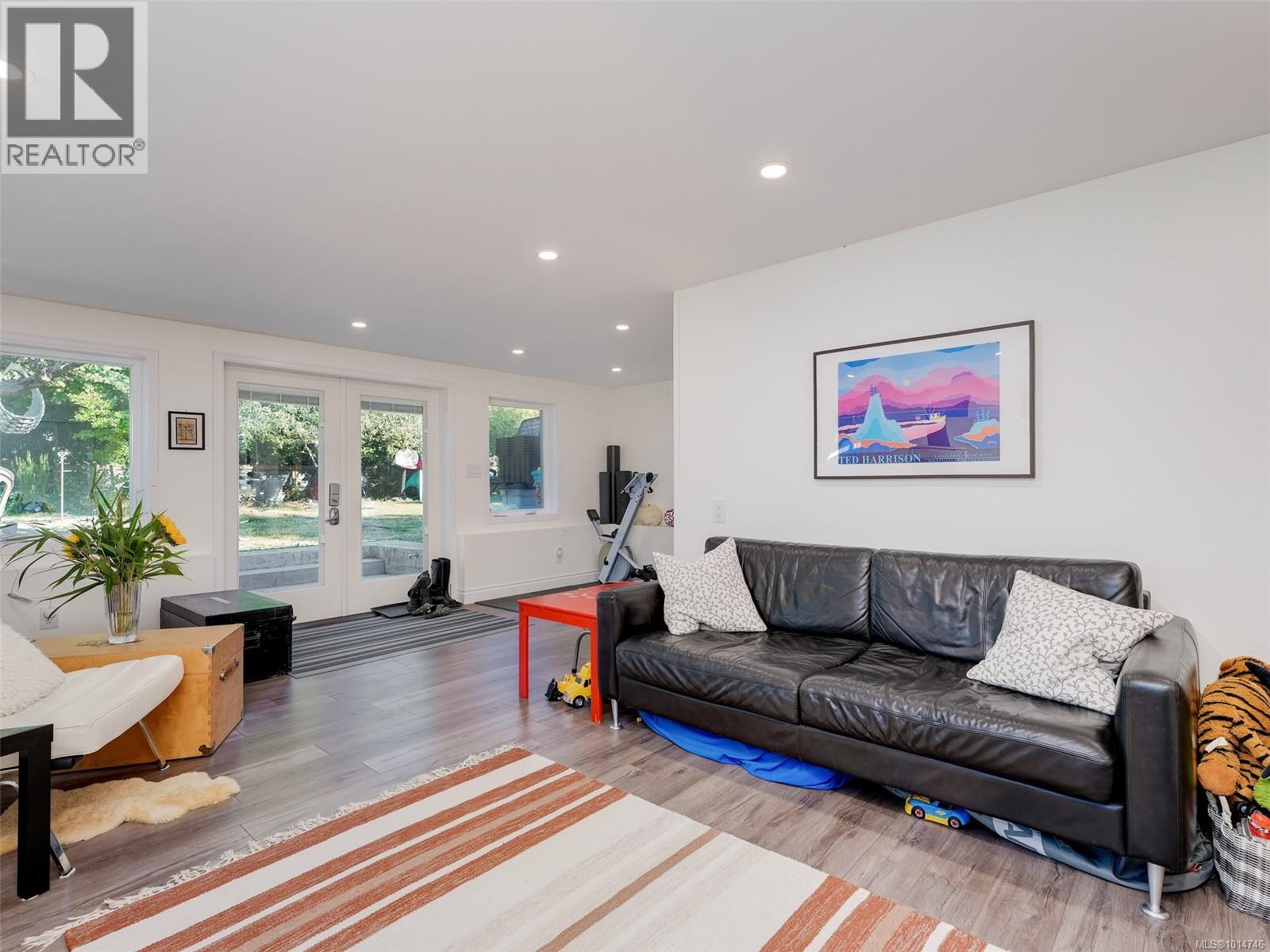 1874 Taylor St, Saanich