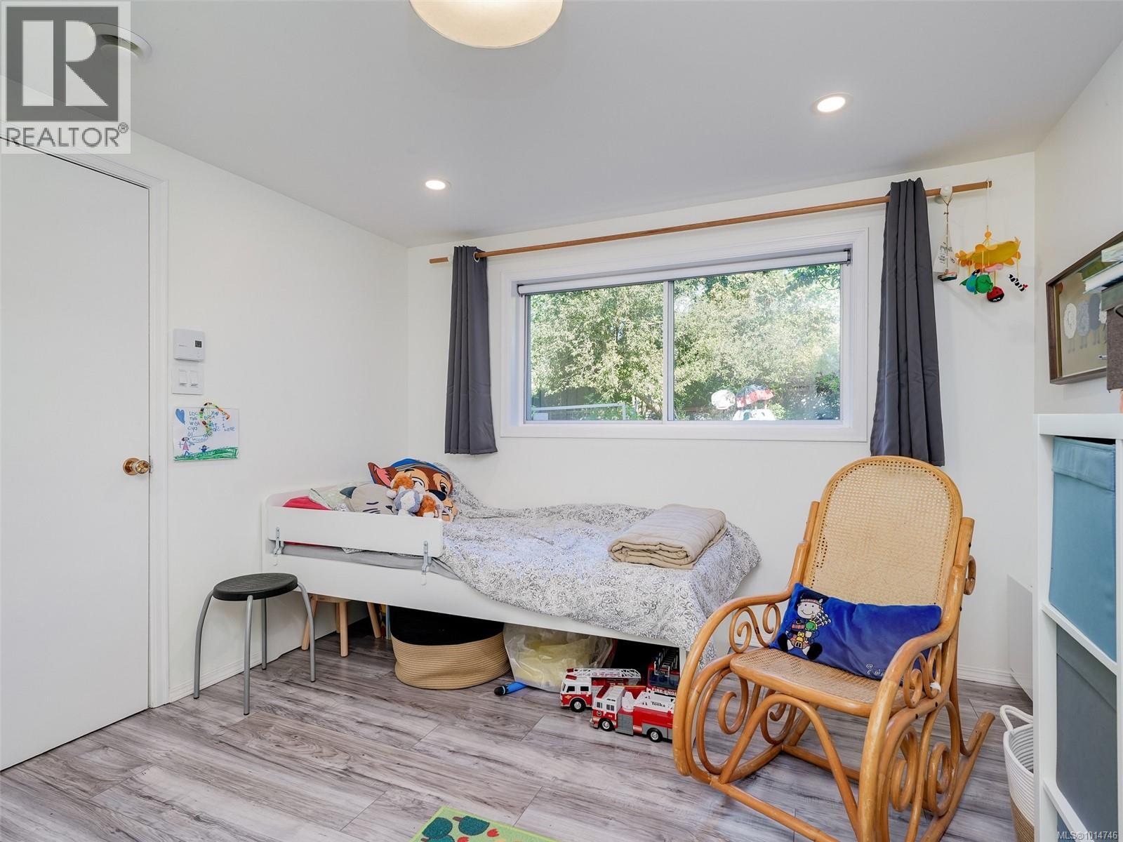 1874 Taylor St, Saanich
