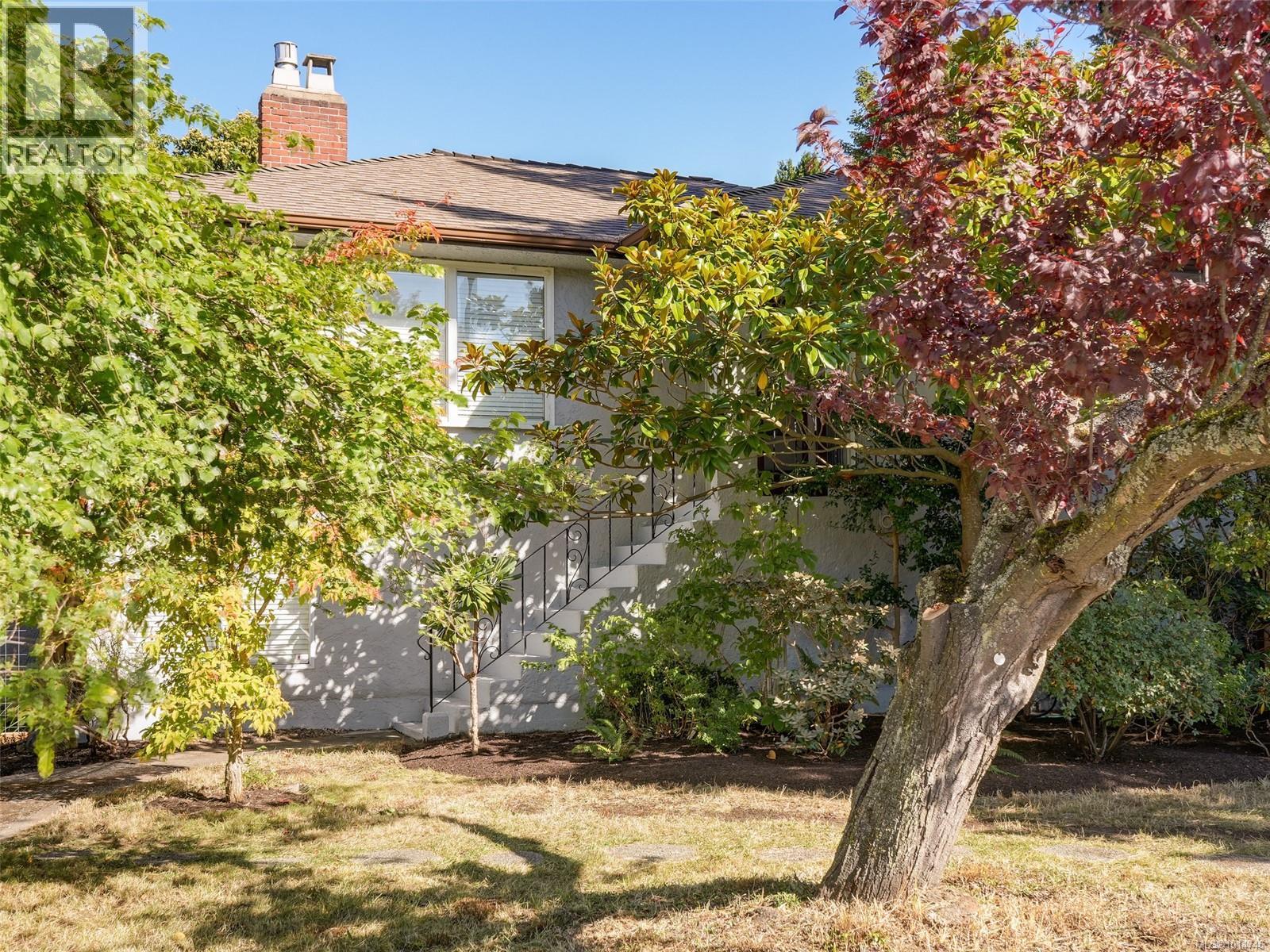 1874 Taylor St, Saanich