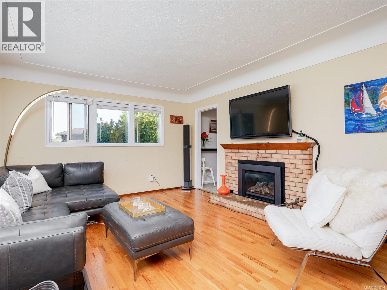 1874 Taylor St, Saanich