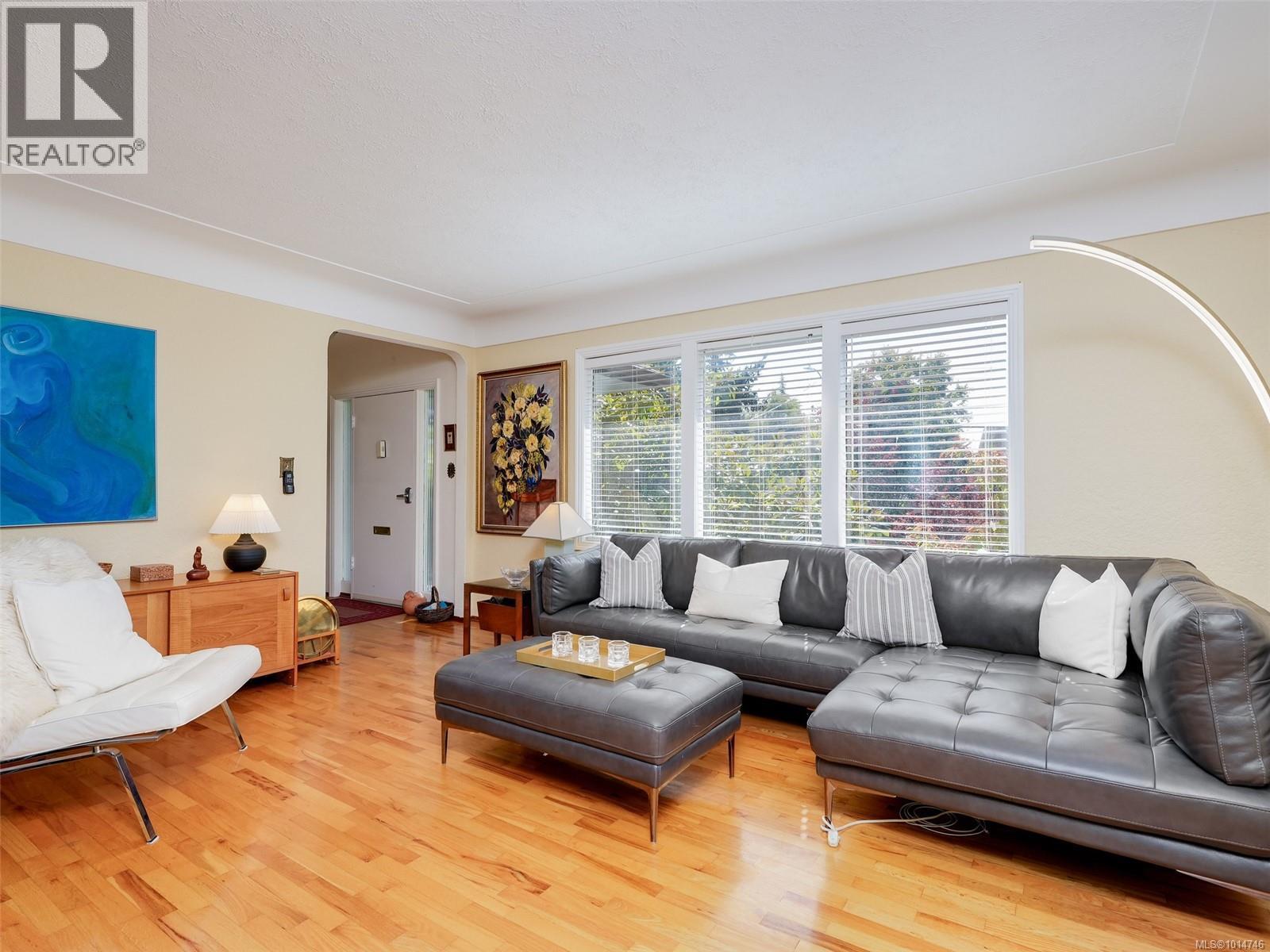 1874 Taylor St, Saanich