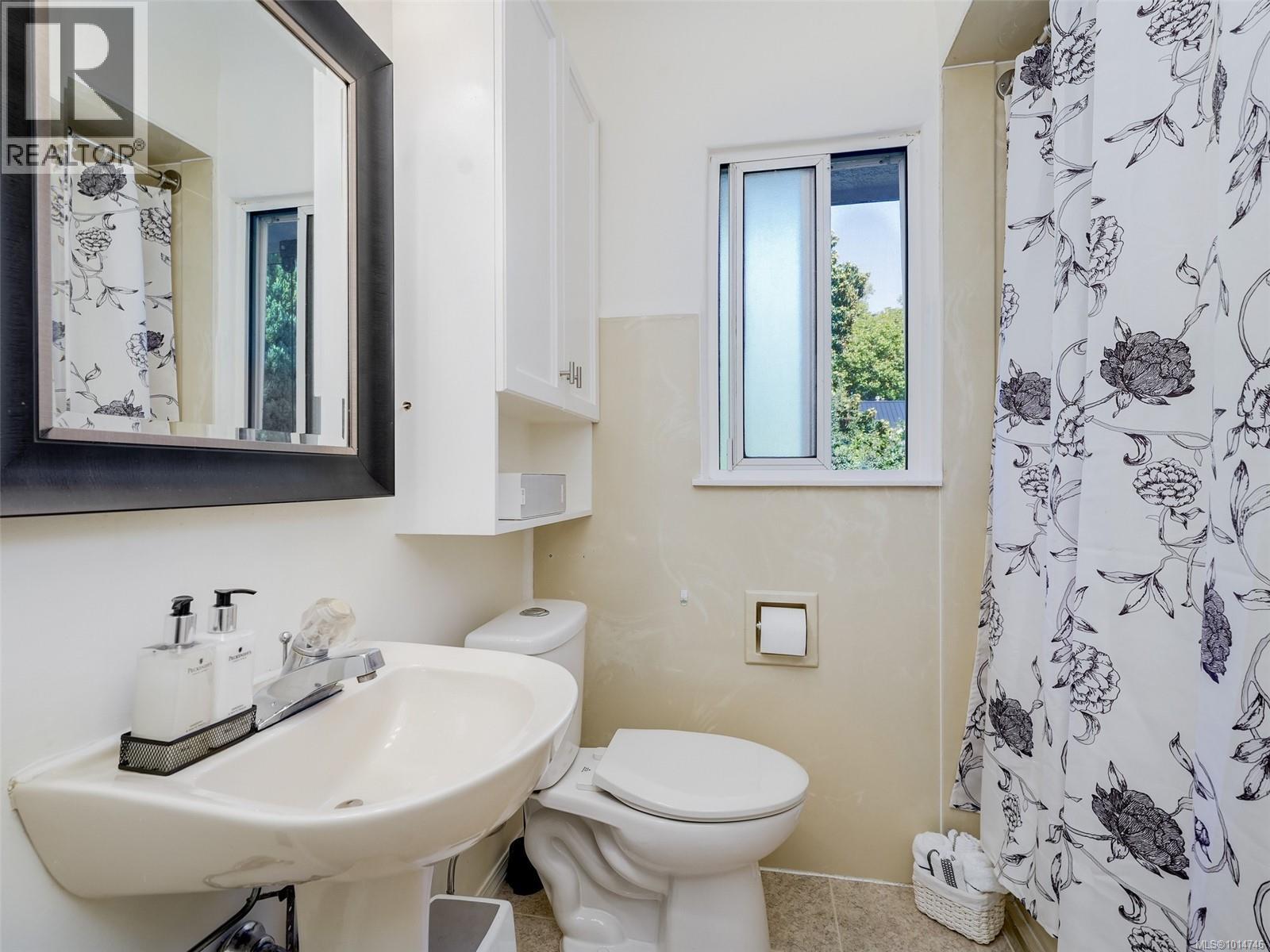 1874 Taylor St, Saanich