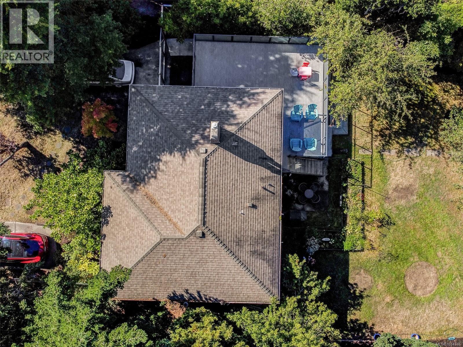 1874 Taylor St, Saanich