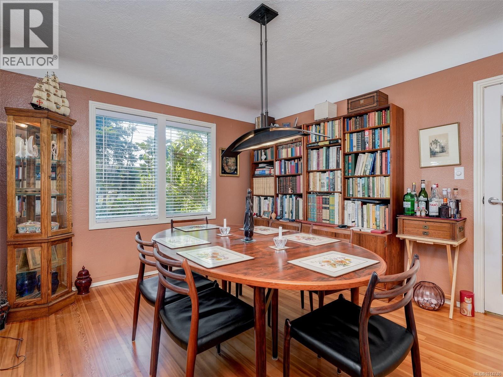 1874 Taylor St, Saanich