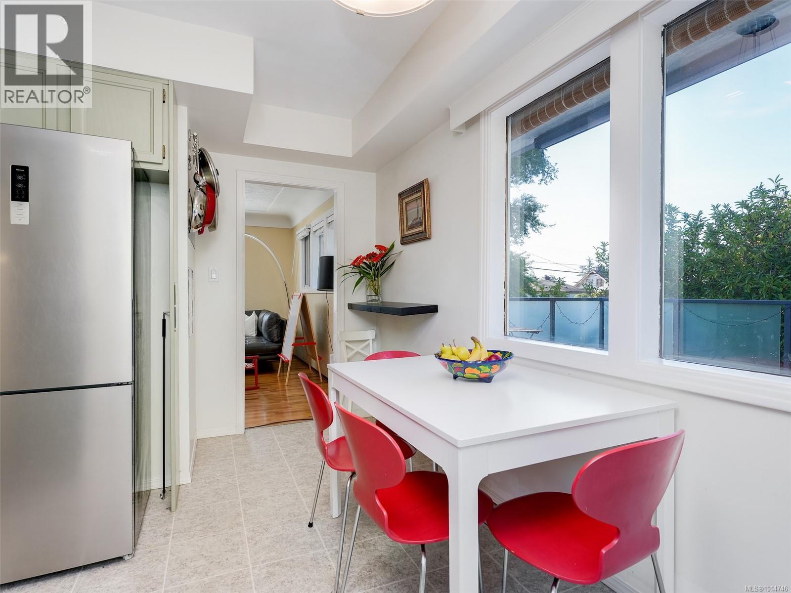 1874 Taylor St, Saanich