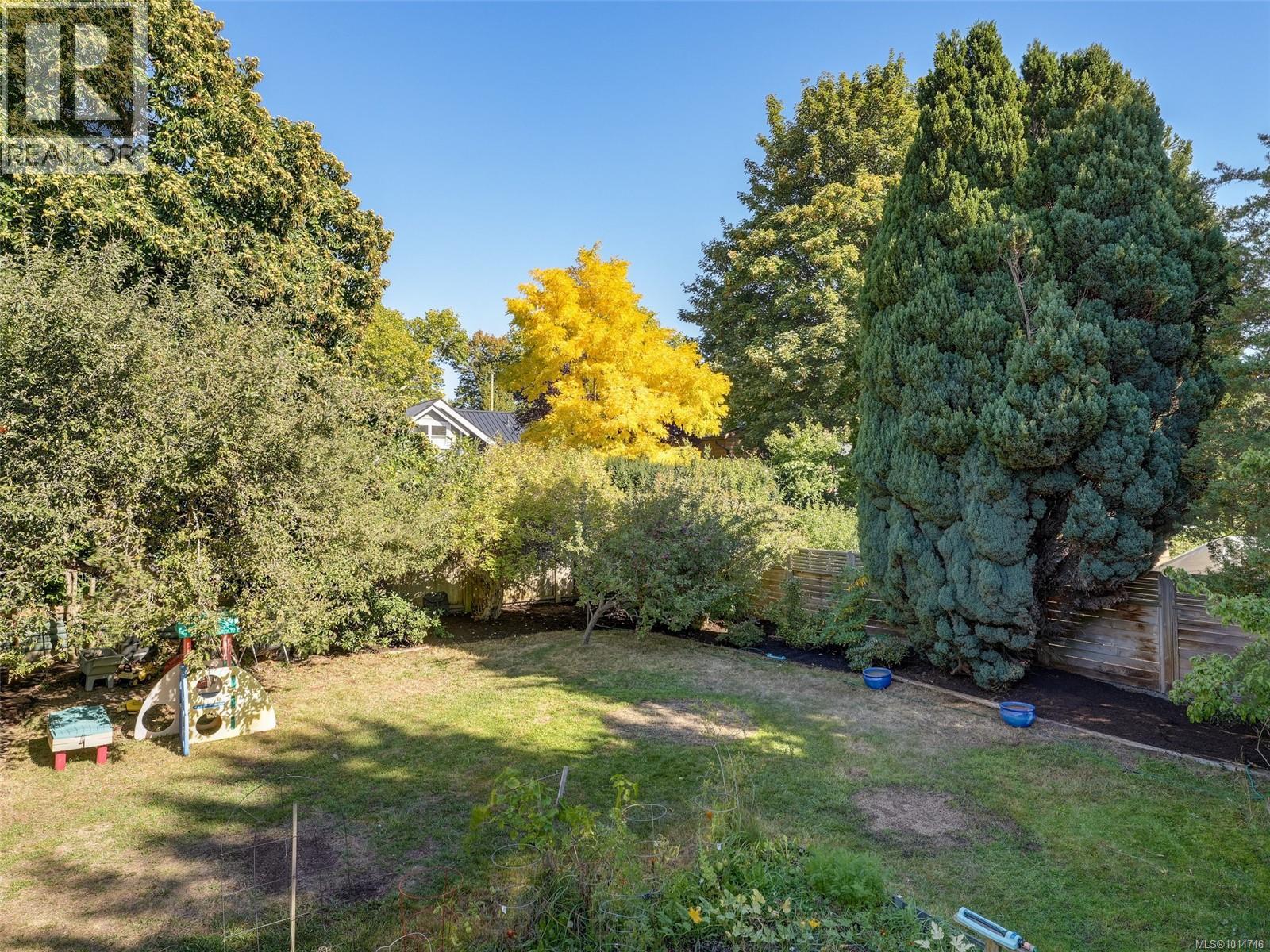 1874 Taylor St, Saanich